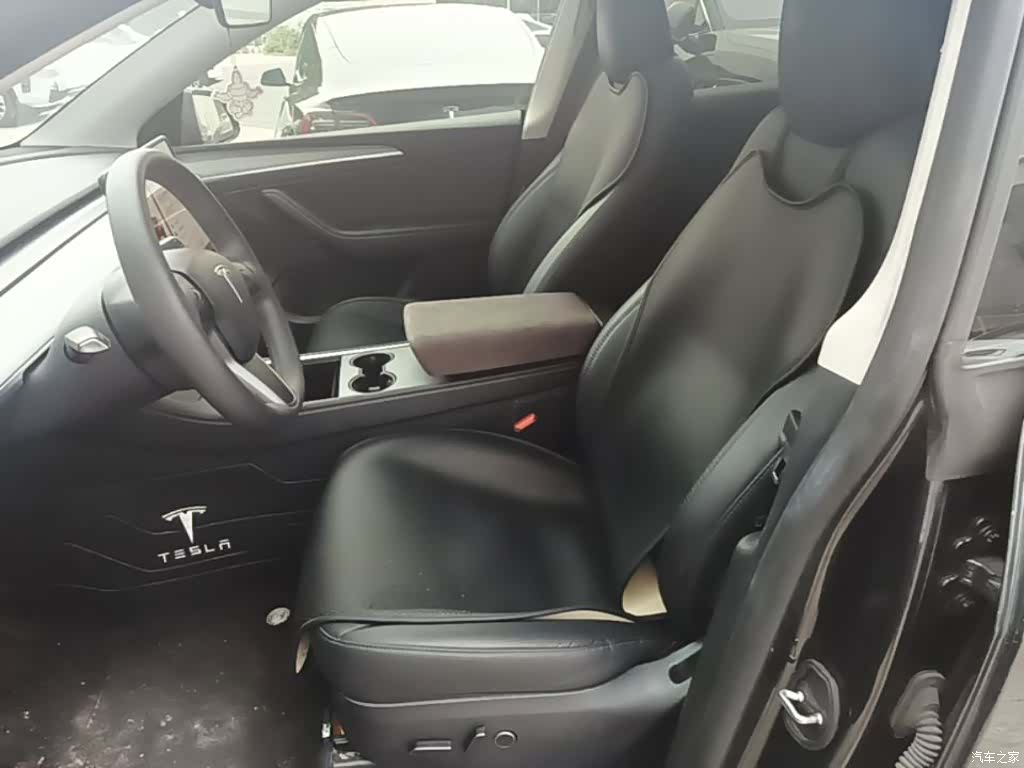 Tesla Model Y, 2024 15