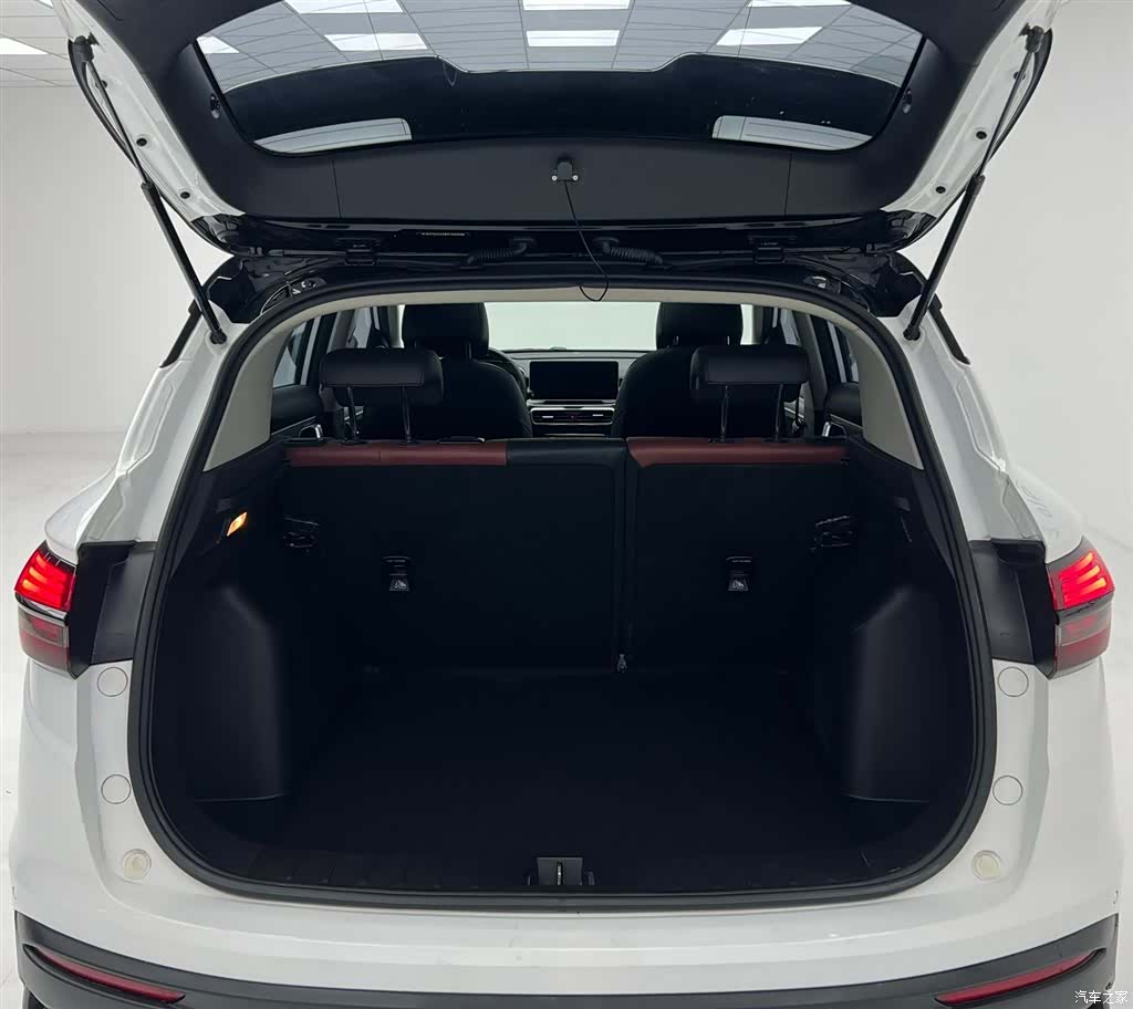 Geely Coolray, 2021 12