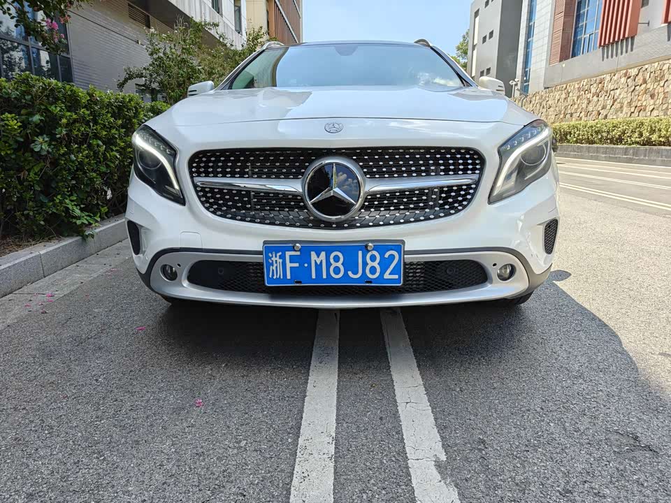 Mercedes-Benz GLA