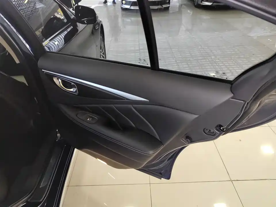 Infiniti Q50L