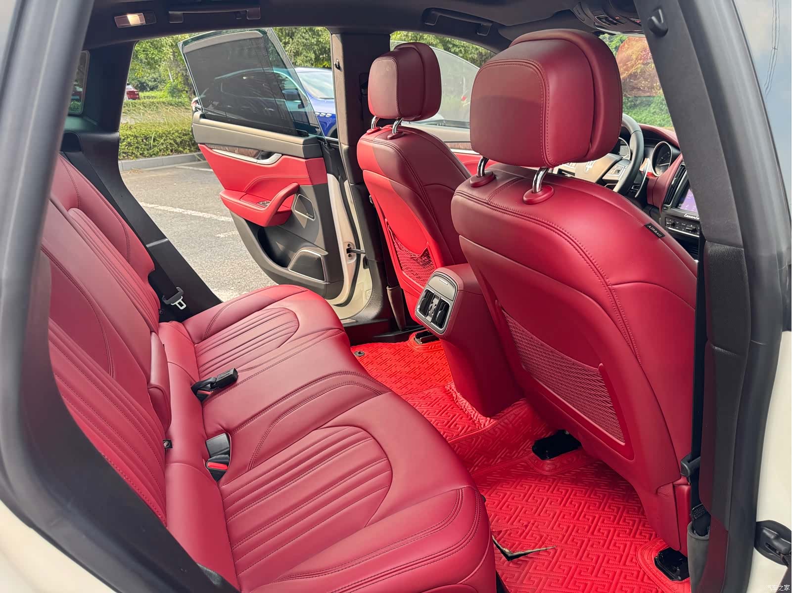 Maserati Levante, 2018 все фото