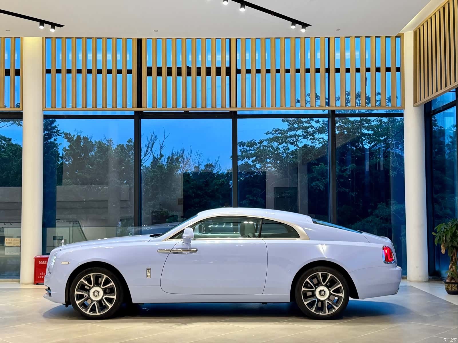 Rolls-Royce Wraith, 2021 4