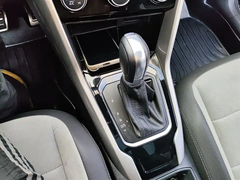 Volkswagen T-ROC exploring Songs