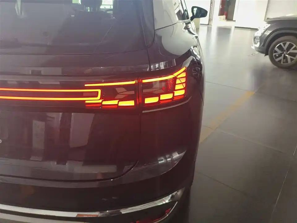 Volkswagen ID.6 CROZZ