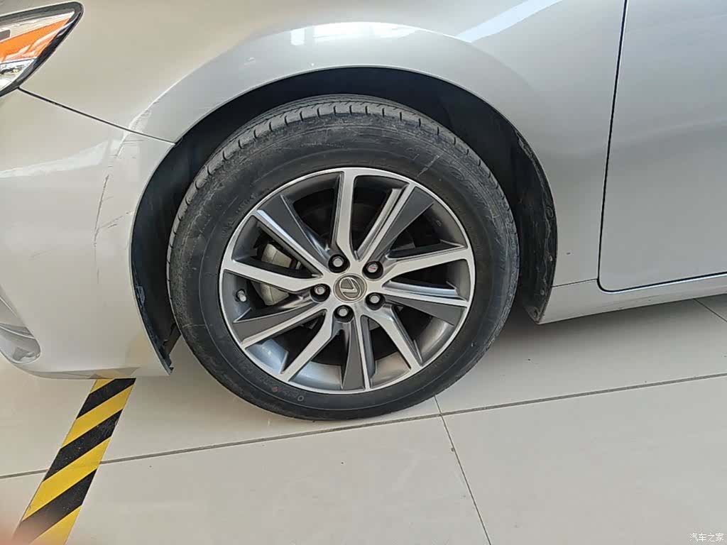 Lexus ES, 2018 23