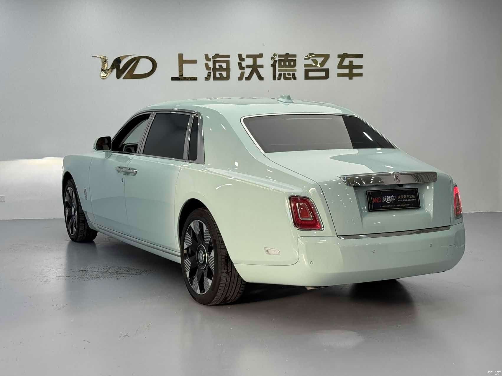 Rolls-Royce Phantom, 2024 4
