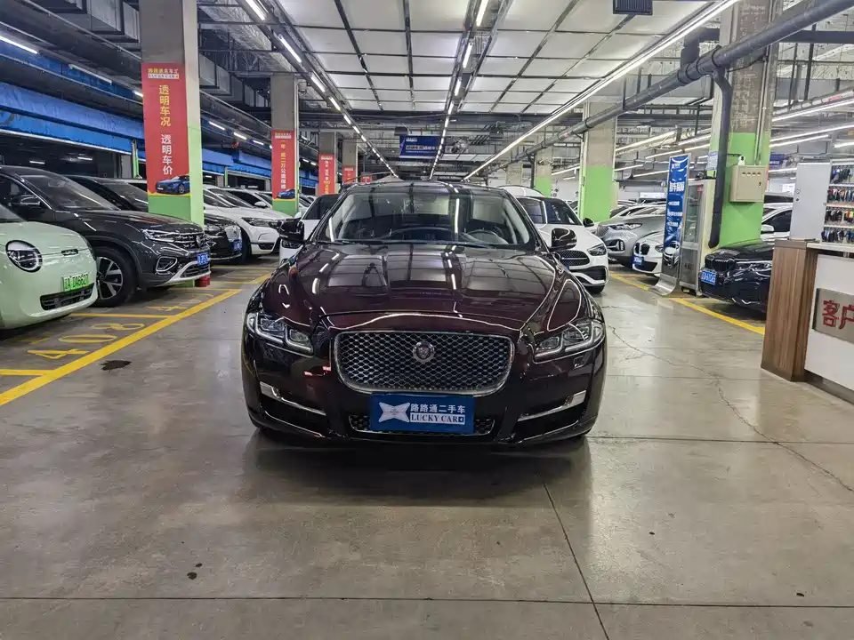 Jaguar XJ