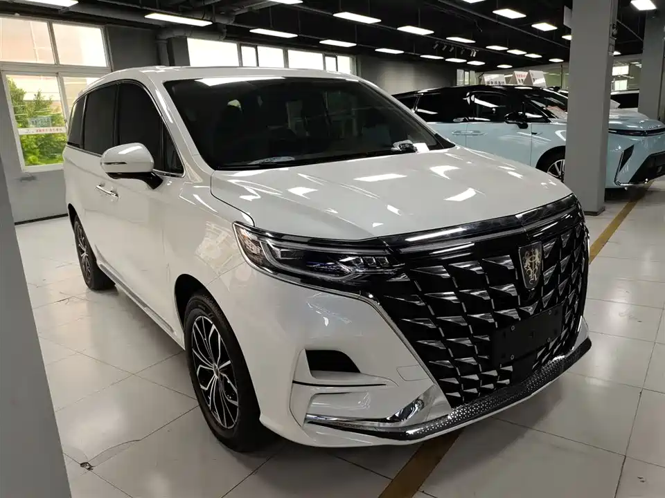 Roewe iMAX8