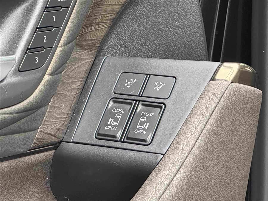 Toyota Alphard 2024, фото 21