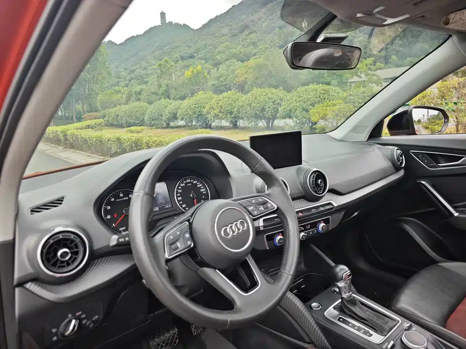 Audi Q2L Audi Q2L