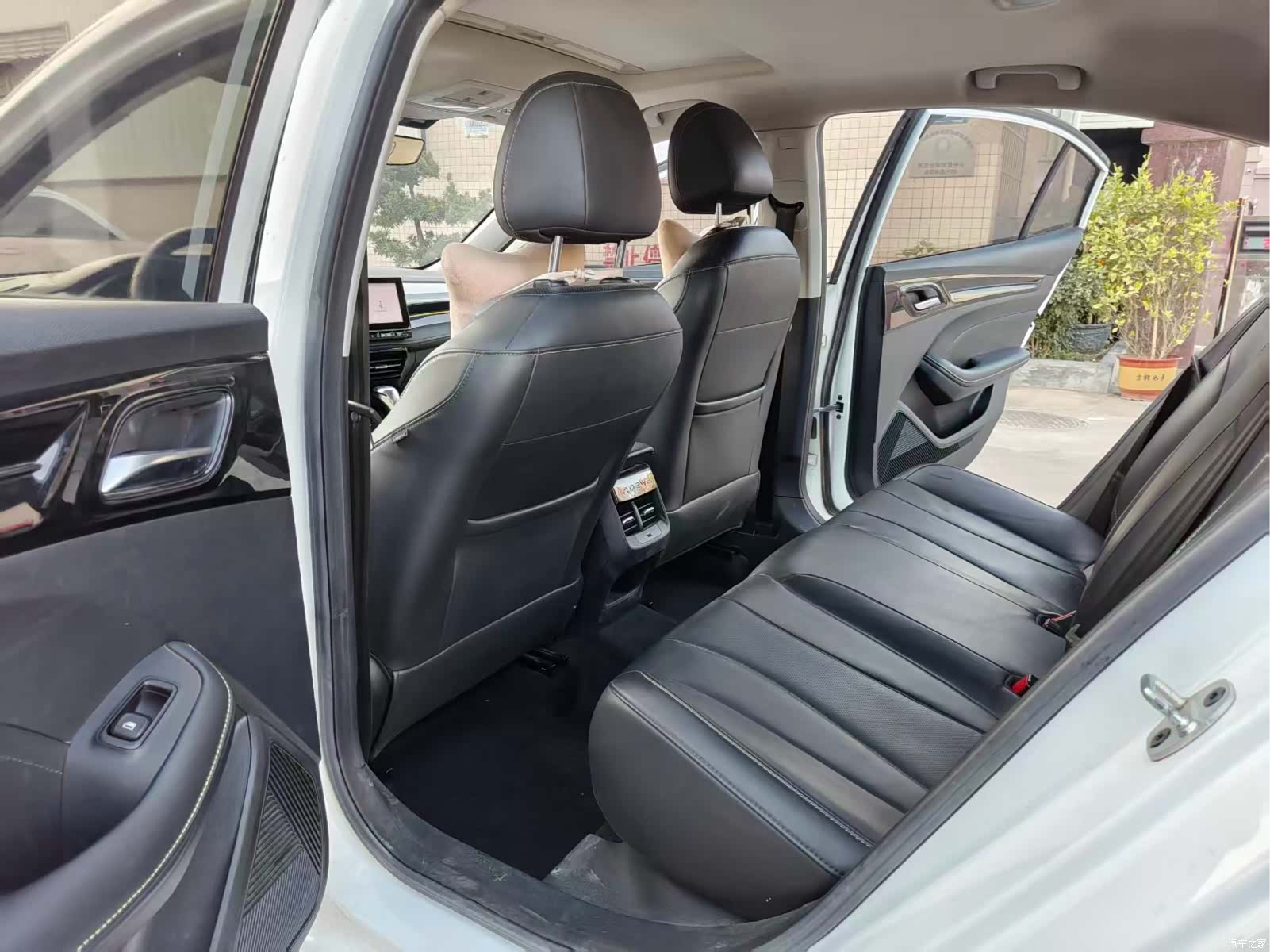 Roewe i5, 2023 13