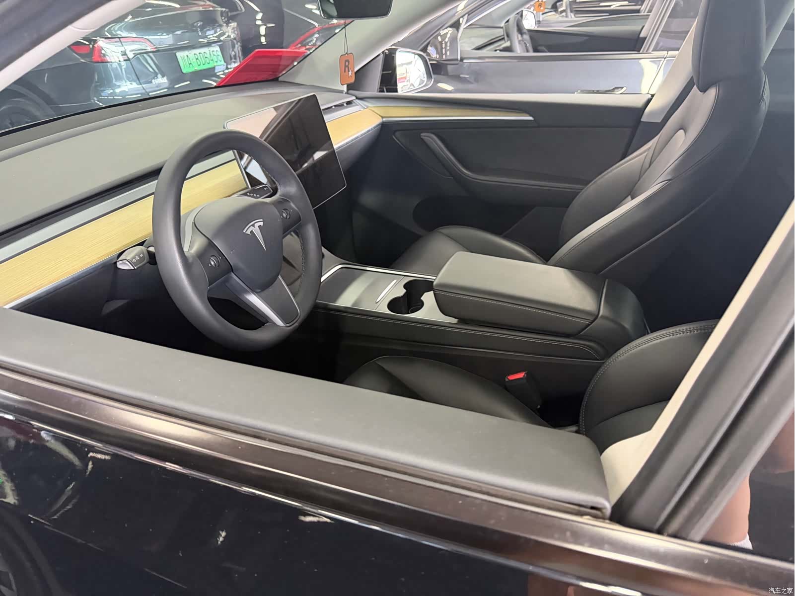 Tesla Model Y, 2023 все фото