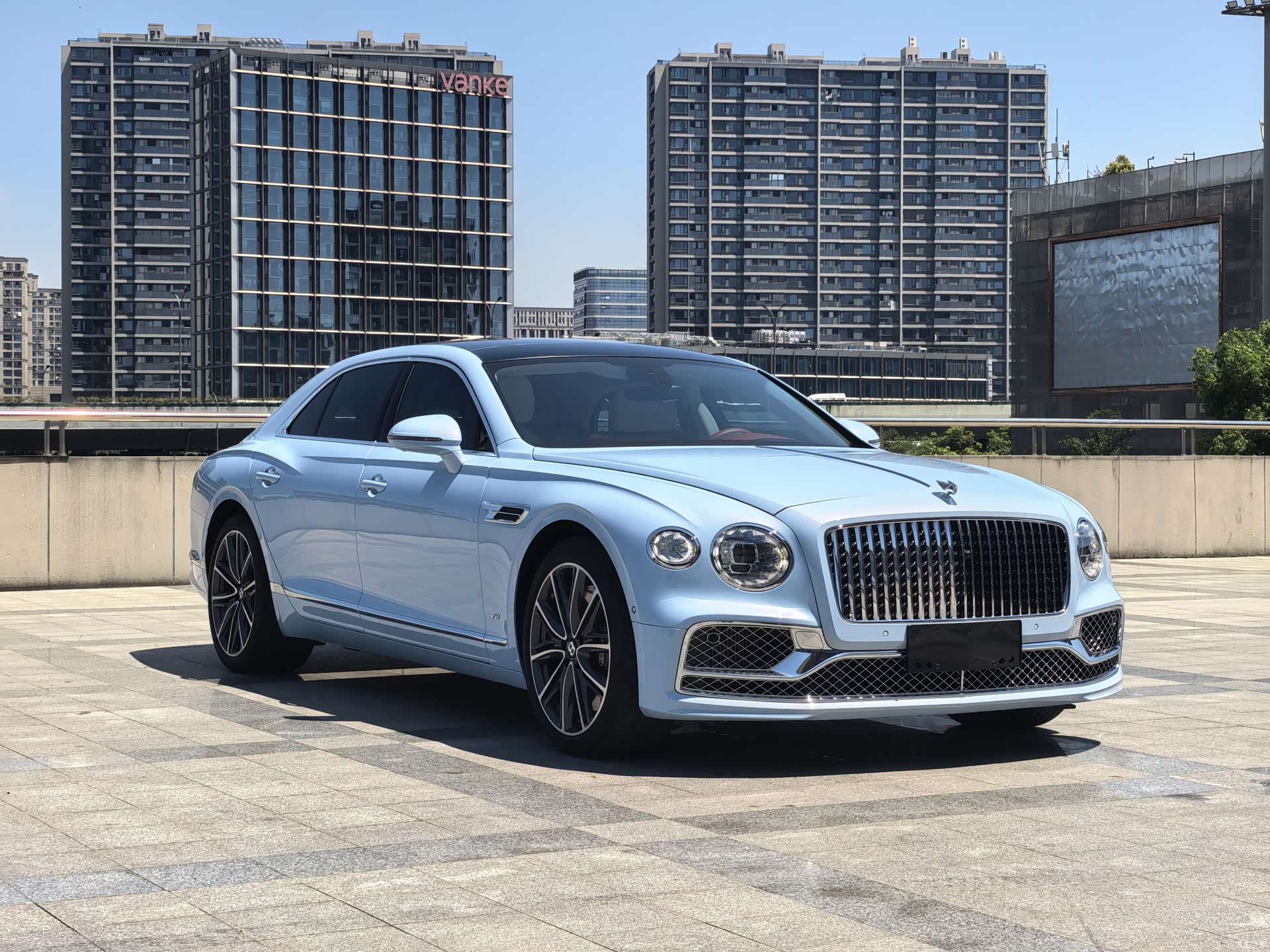 Bentley Flying Spur, 2023 3