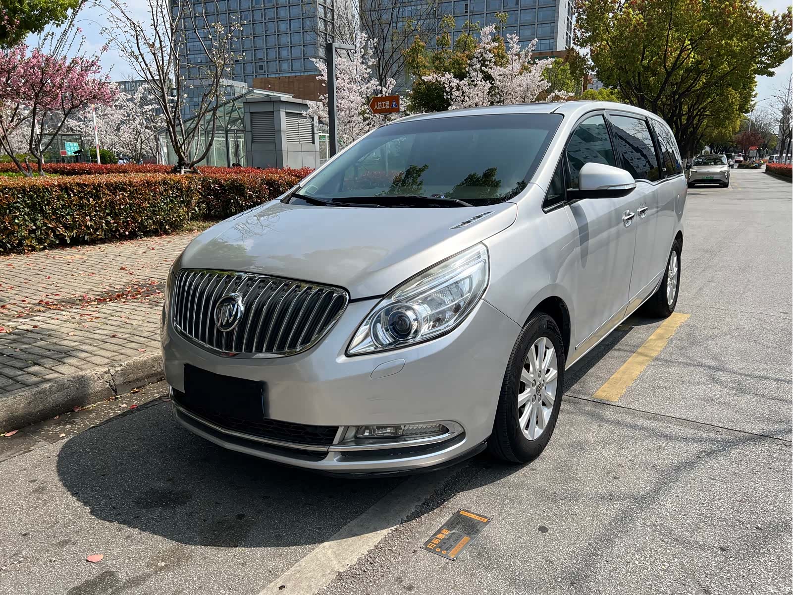 Buick GL8, 2012 1