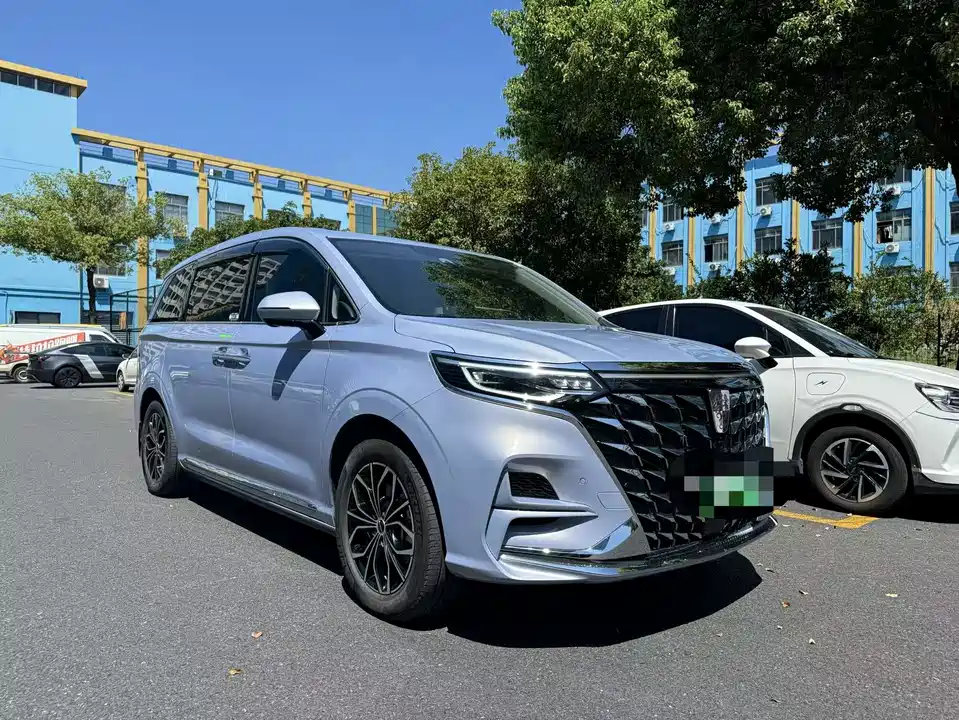 Roewe iMAX8