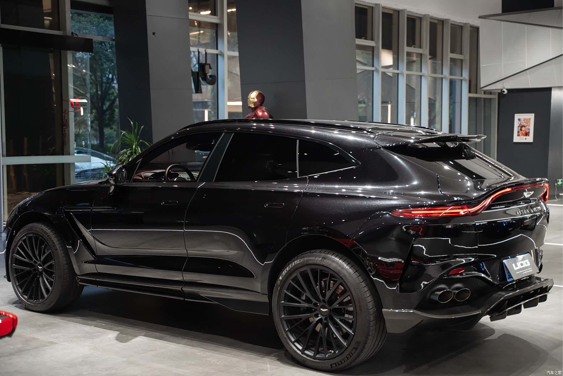 Aston Martin DBX, 2021 18