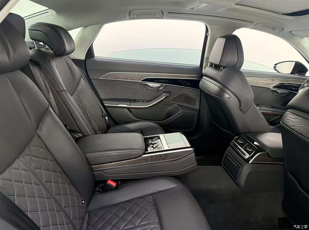 Audi A8L, 2022 8