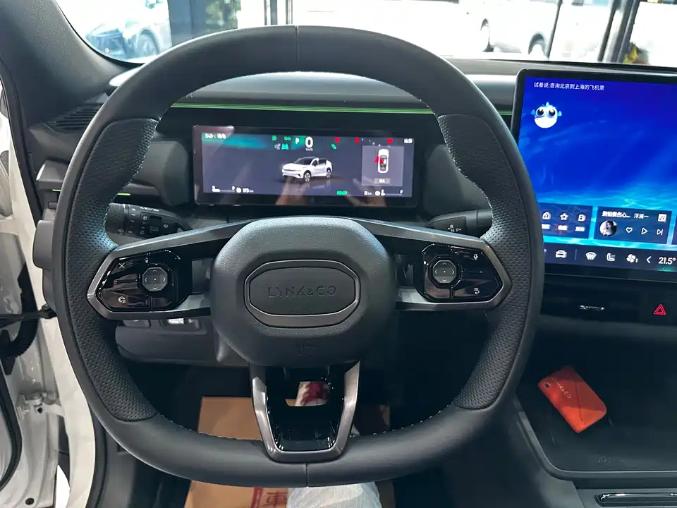Lynk & Co 06 EM-P