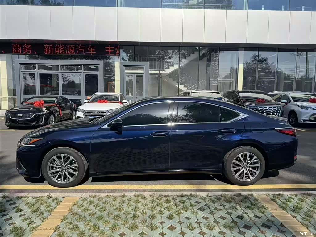 Lexus ES, 2020 все фото