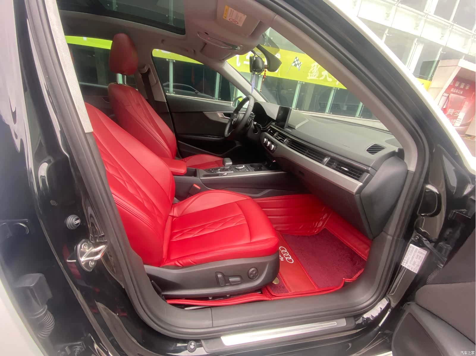 Audi A4L, 2019 все фото