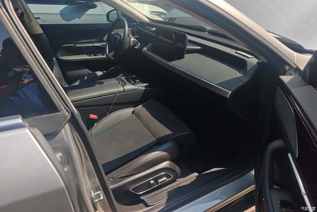 Xpeng P7, 2022 8