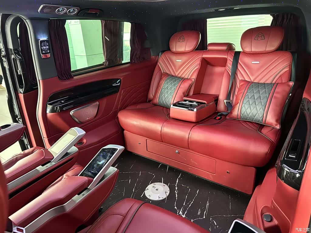 Mercedes-Benz 7, 2023 18
