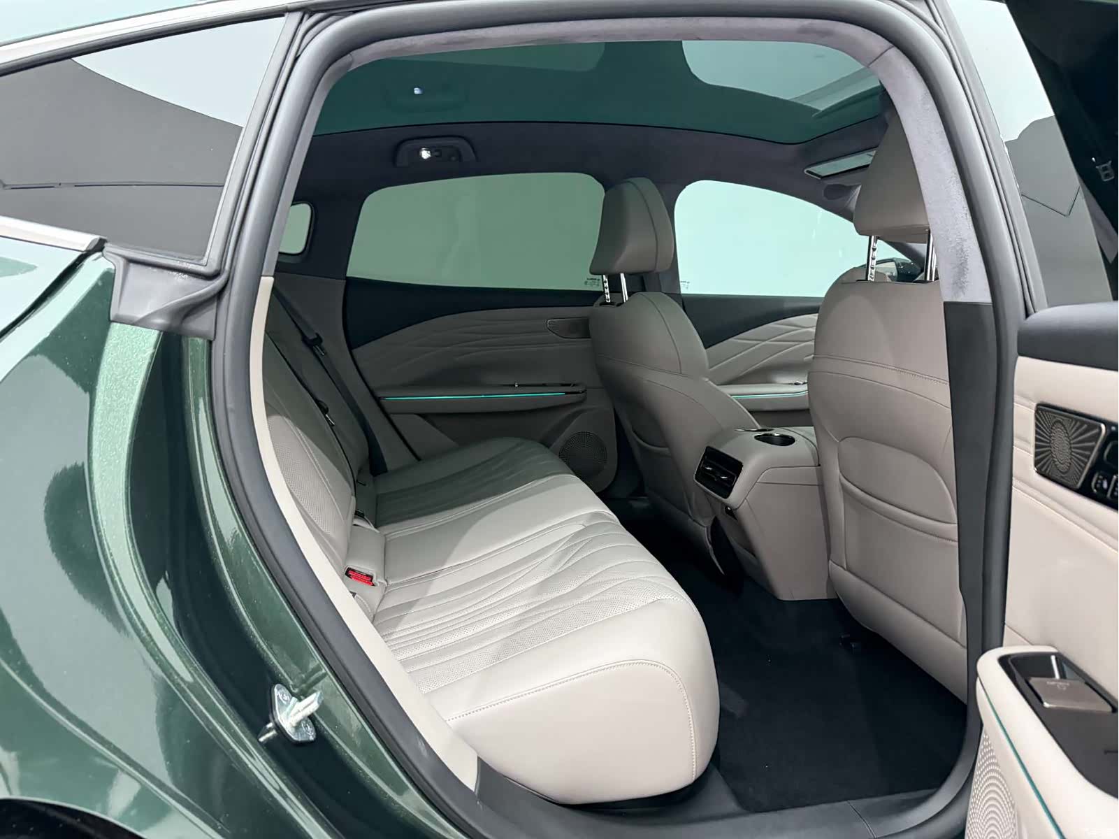 Geely 8, 2025 20