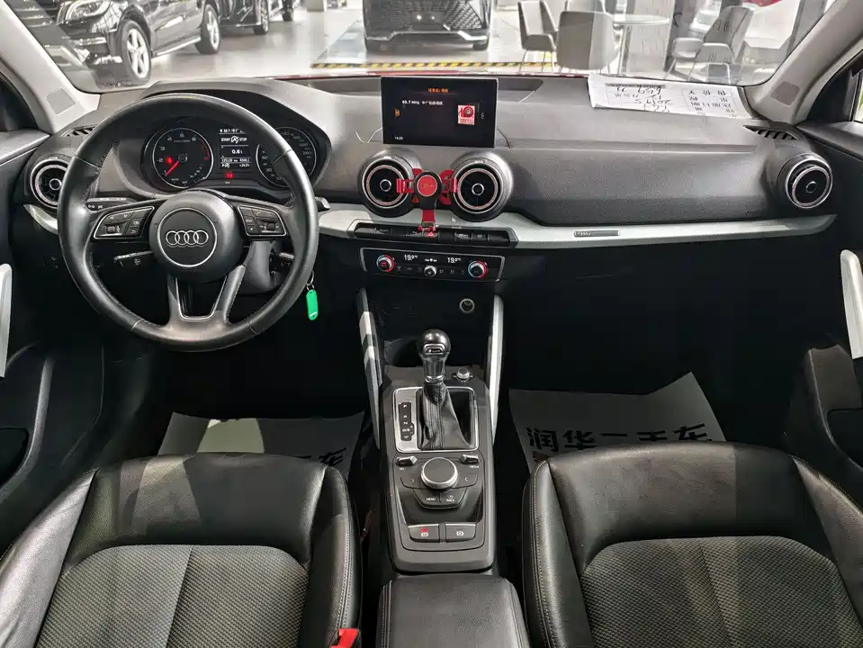 Audi Q2L Audi Q2L