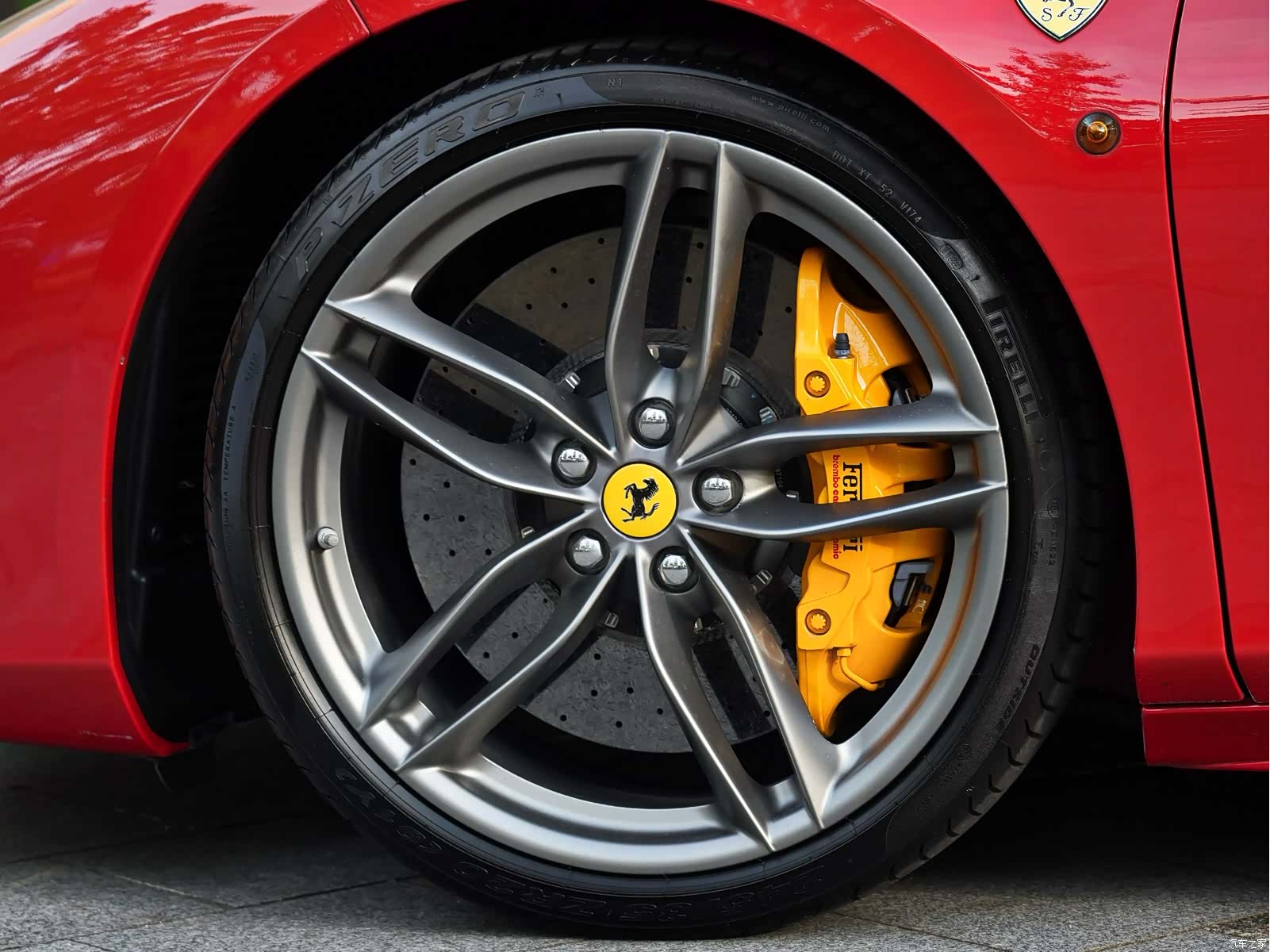 Ferrari 488, 2016 8