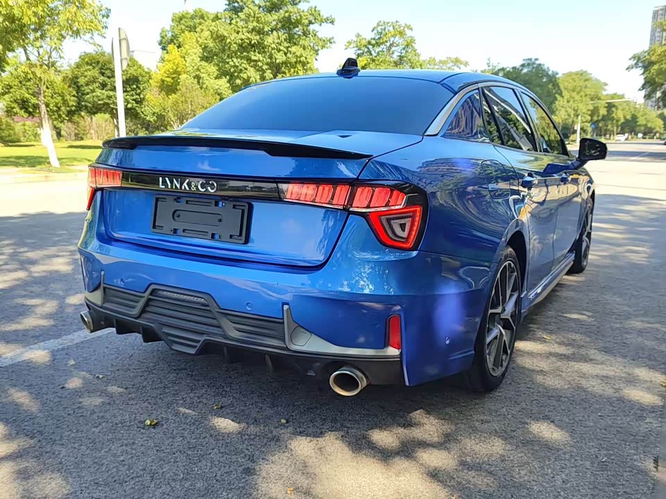 Lynk & Co 03 Lynk & Co 03