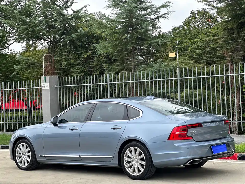 Volvo S90