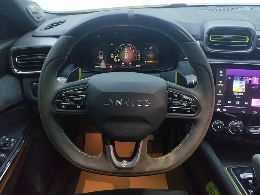 Lynk & Co 03 Lynk & Co 03