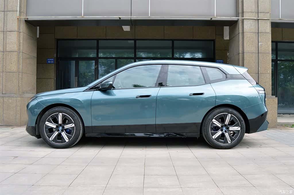 BMW iX, 2024 3