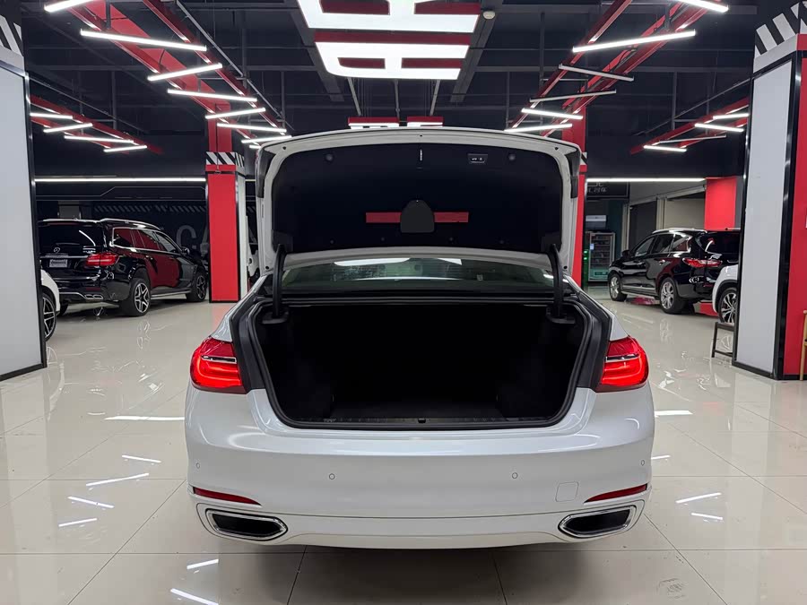 BMW 7-Series 2016, фото 6