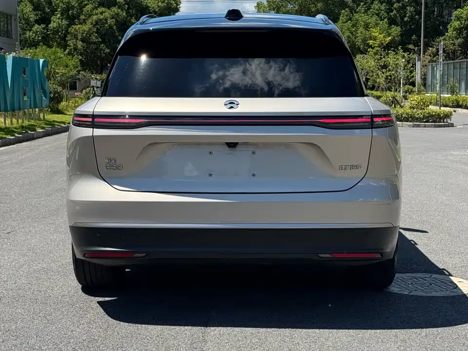 NIO ES8
