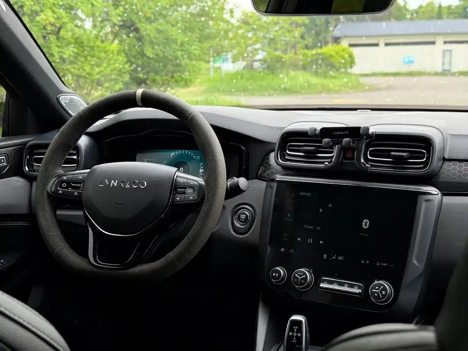 Lynk & Co 03