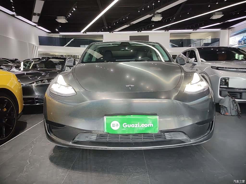 Tesla Model Y, 2022 3
