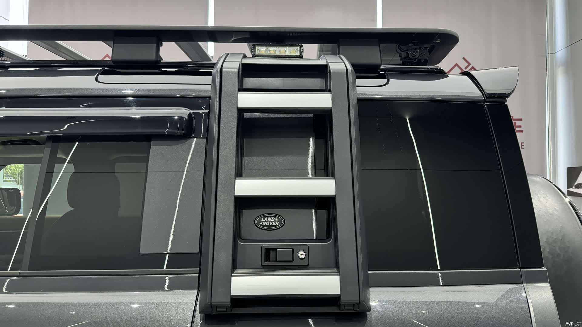 Land Rover Defender, 2024 6