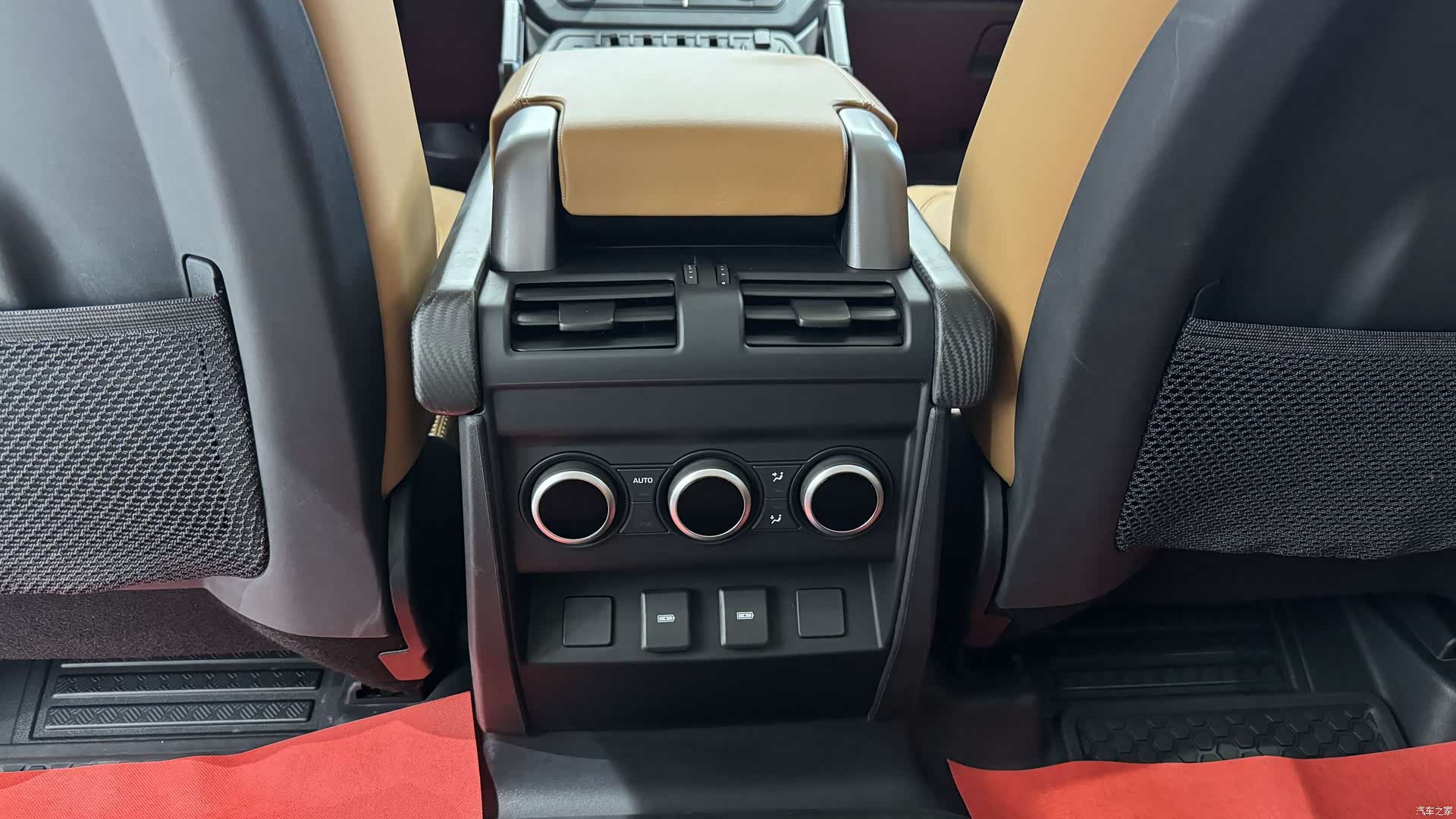 Land Rover Defender, 2024 25