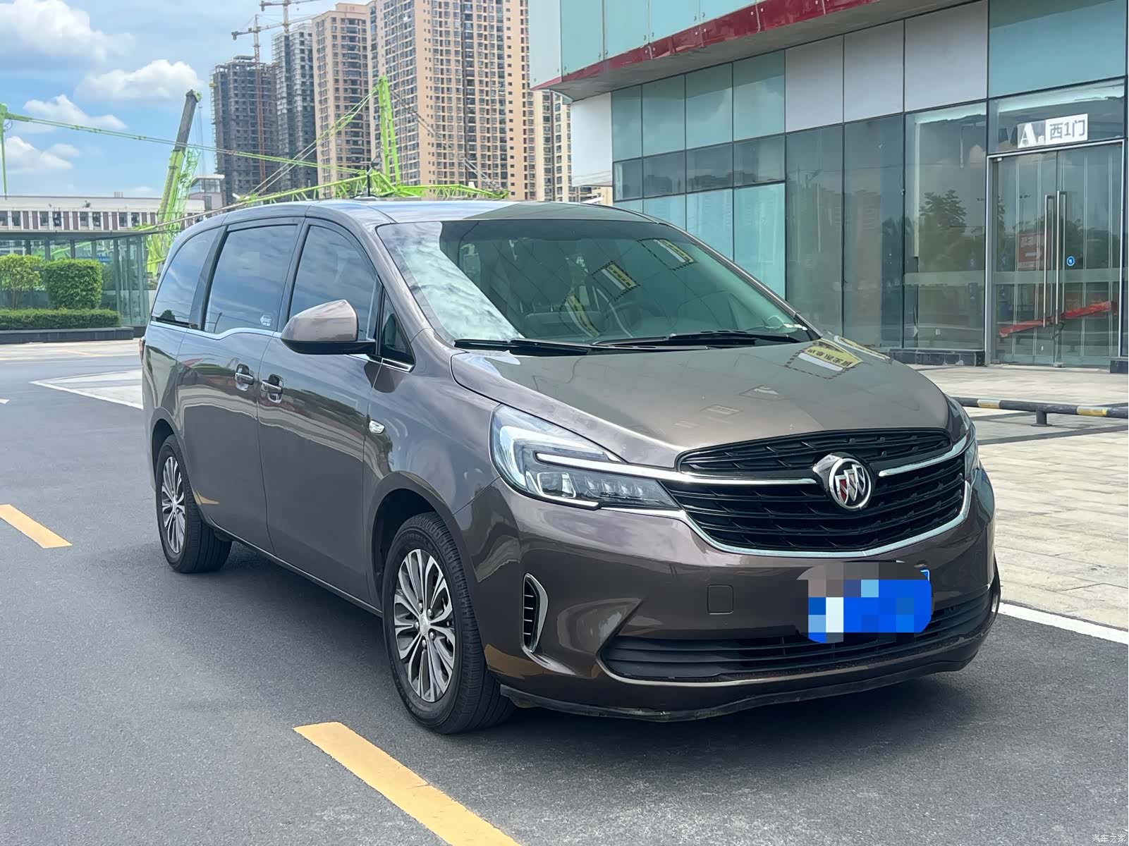 Buick GL8, 2020 3