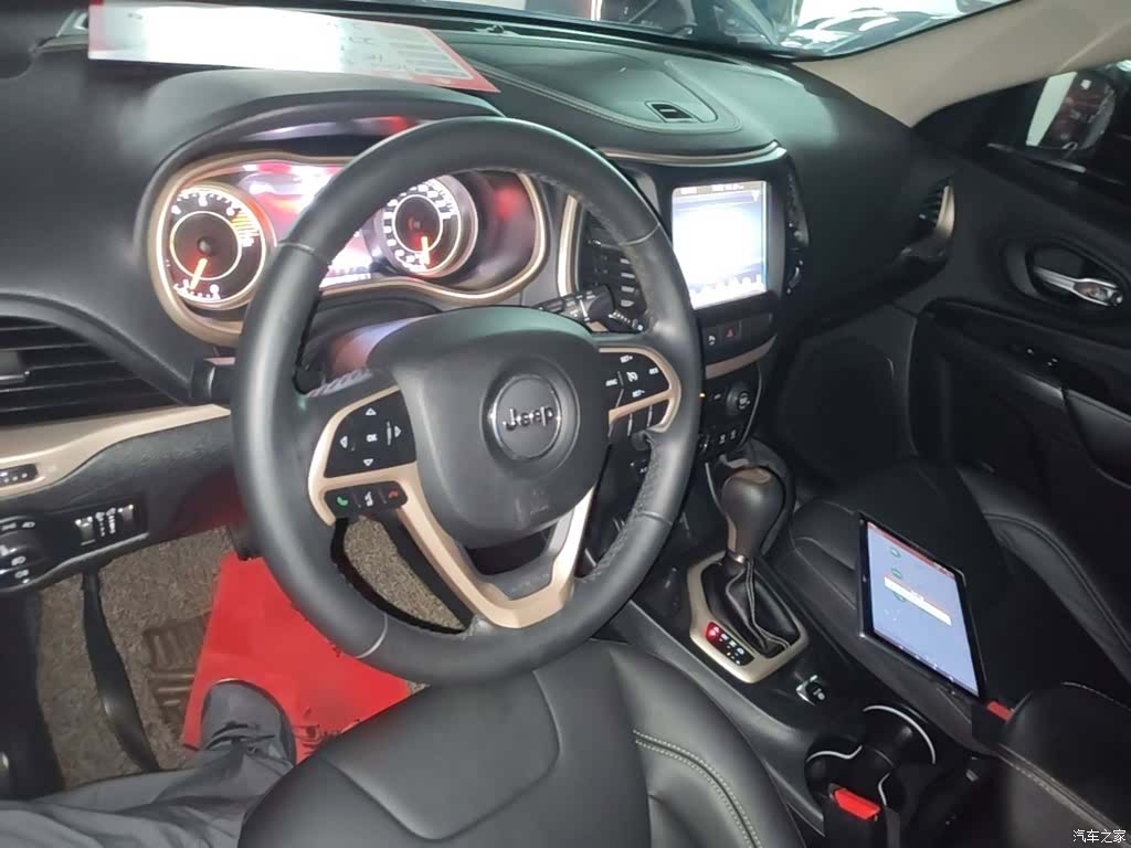 Jeep Cherokee, 2018 10