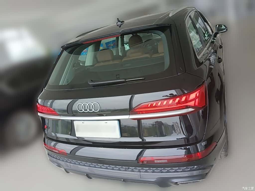 Audi Q7, 2025 10