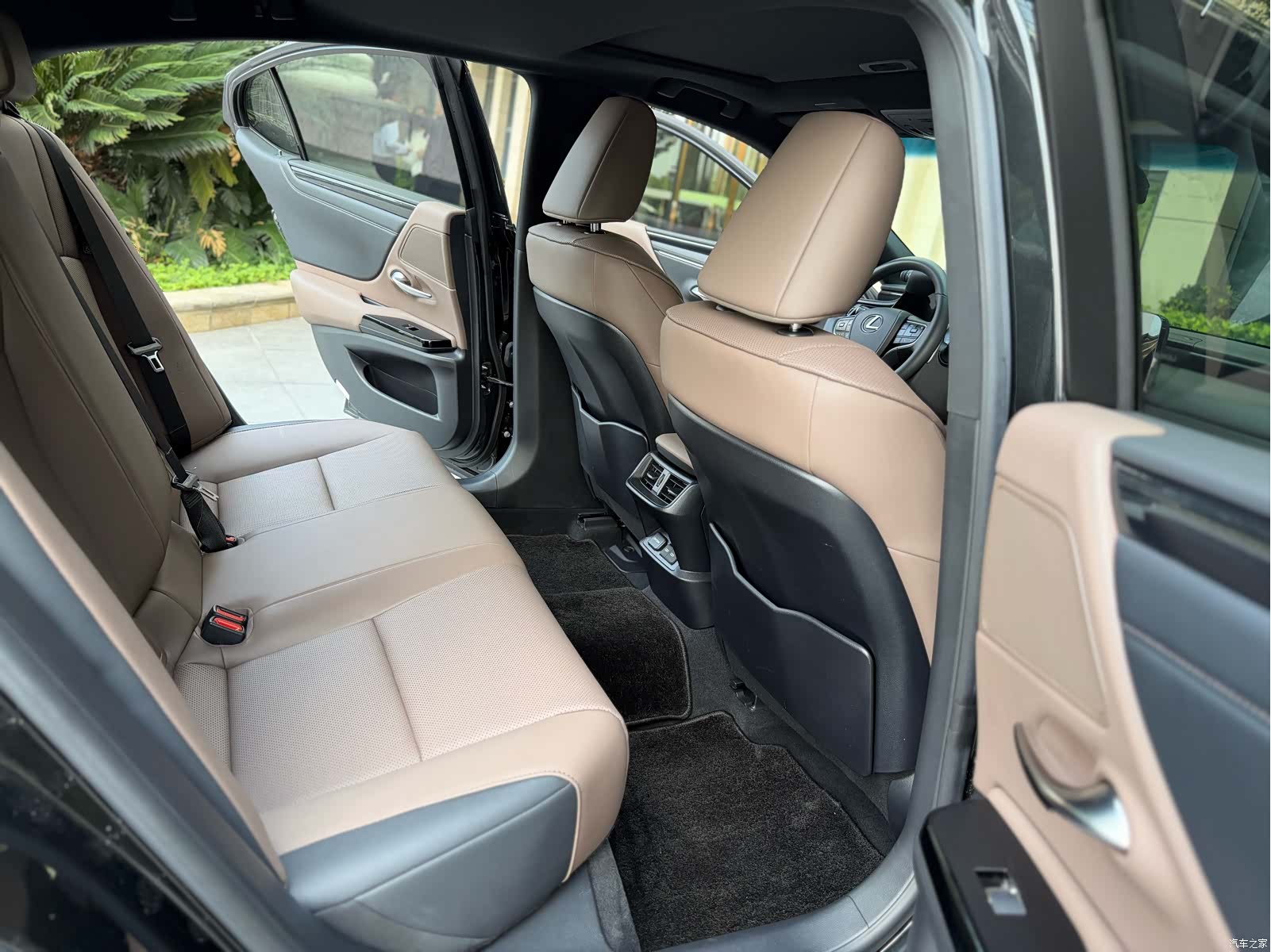 Lexus ES, 2024 все фото