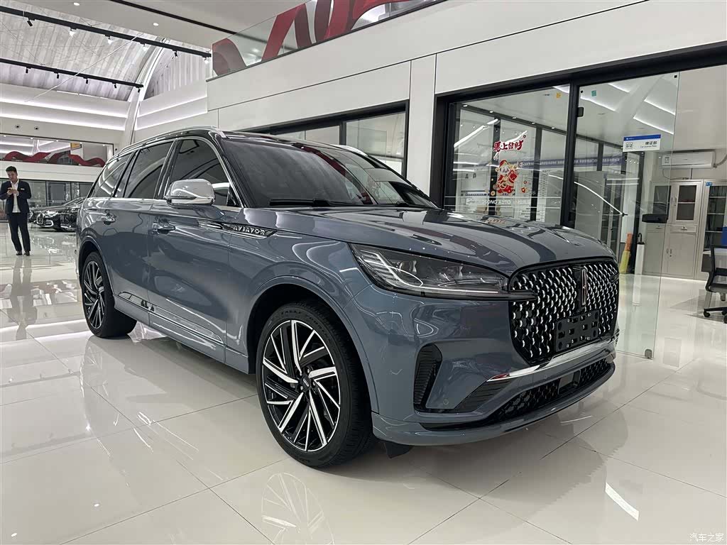 Lincoln Aviator, 2025 3