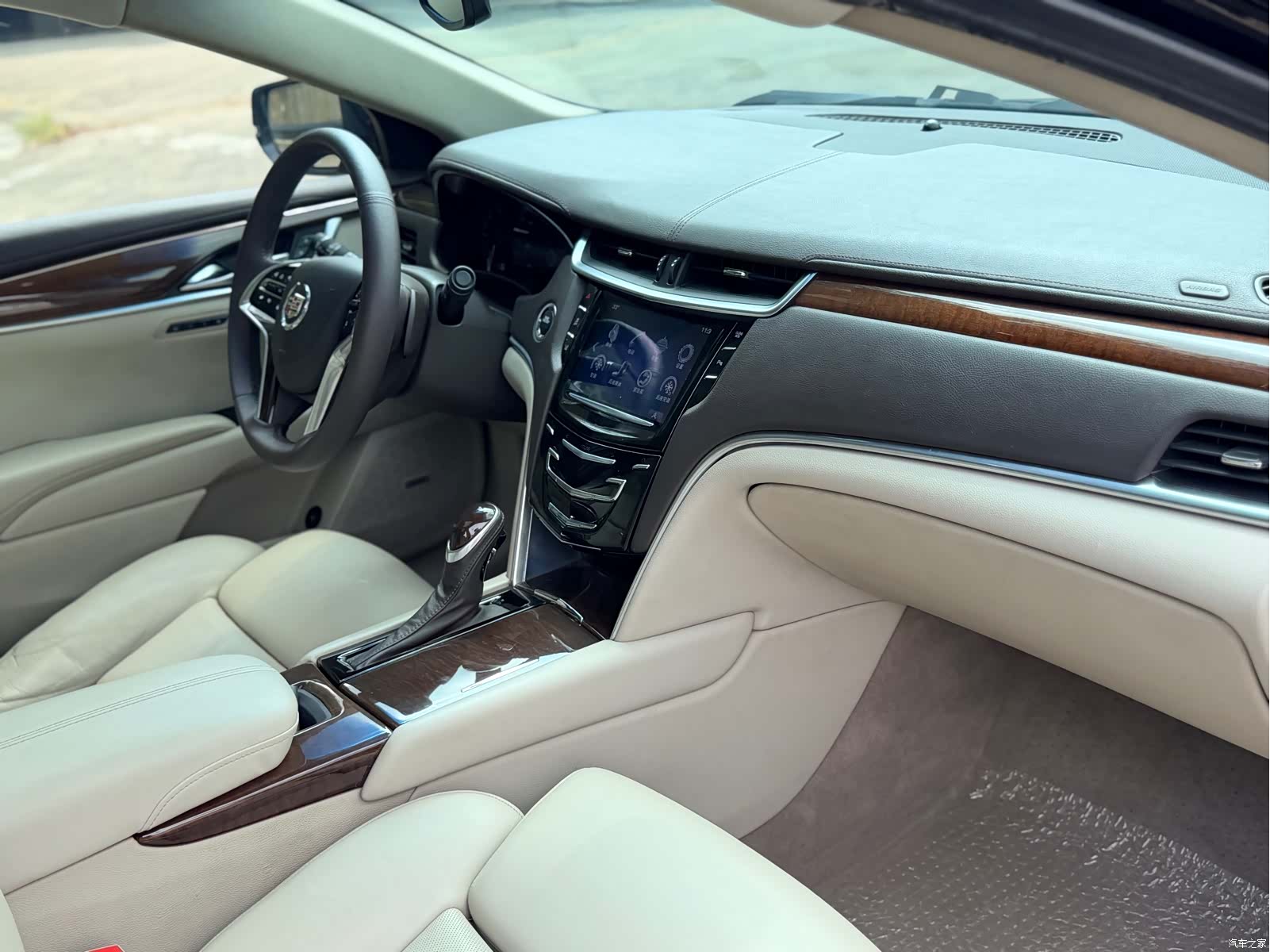 Cadillac XTS, 2013 13