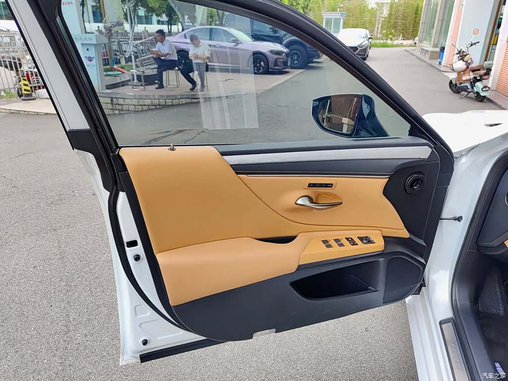 Lexus ES, 2025 6