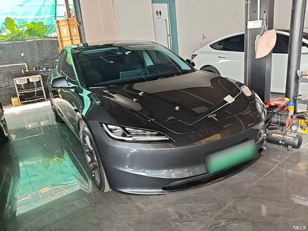 Tesla Model 3, 2024 4