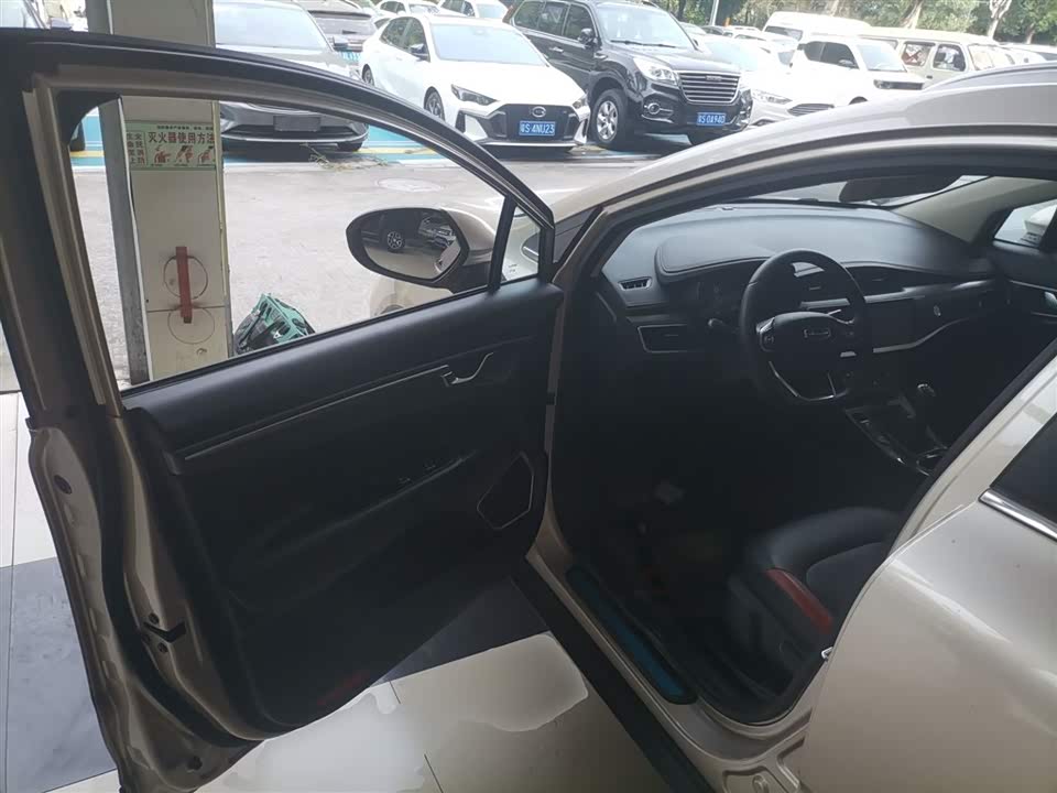 Geely Emgrand GS