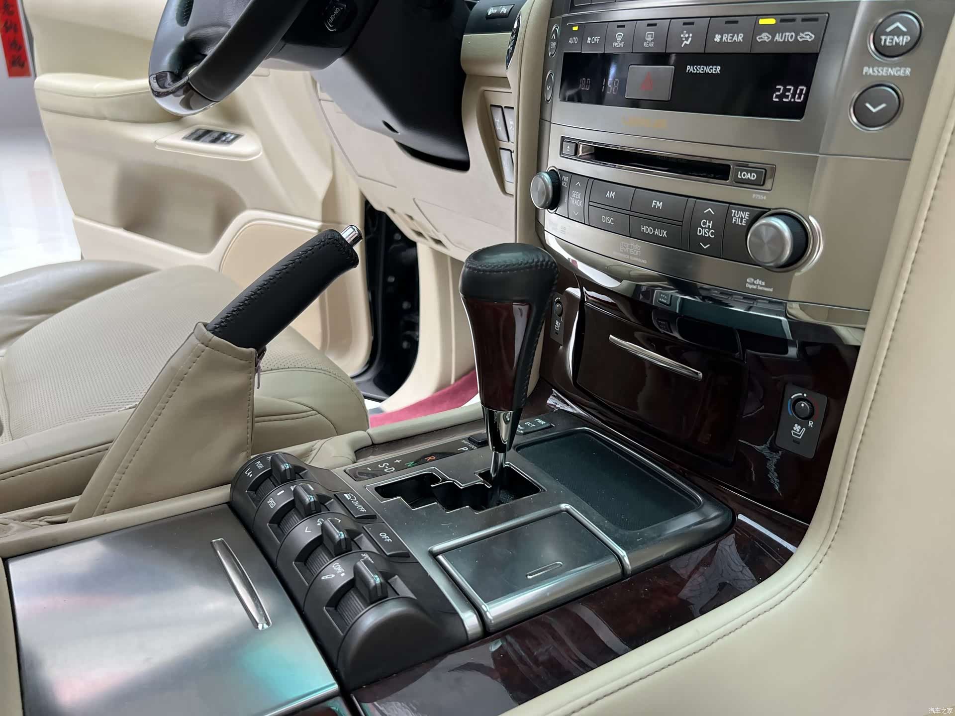 Lexus LX, 2010 21