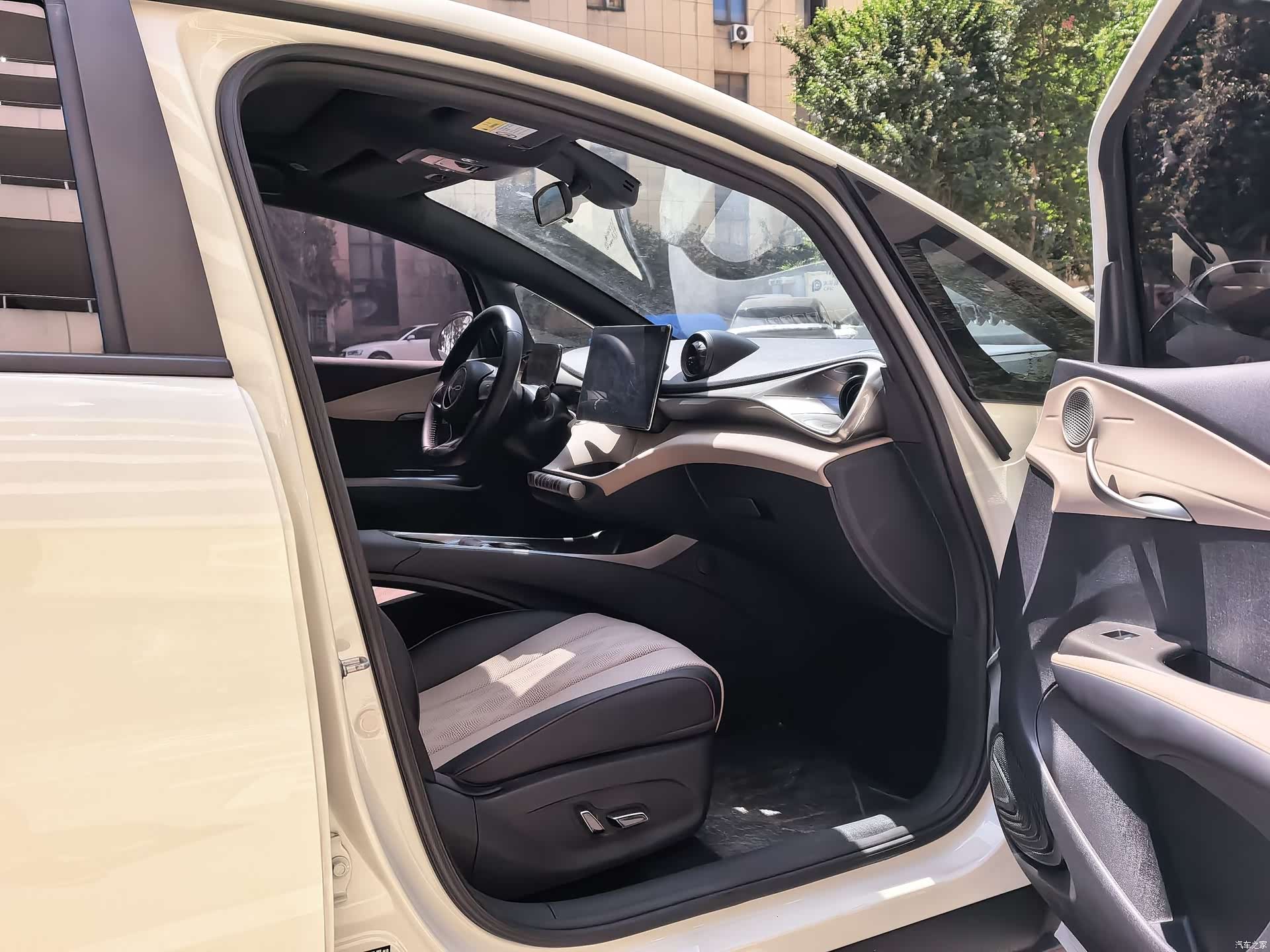 BYD Dolphin, 2023 19